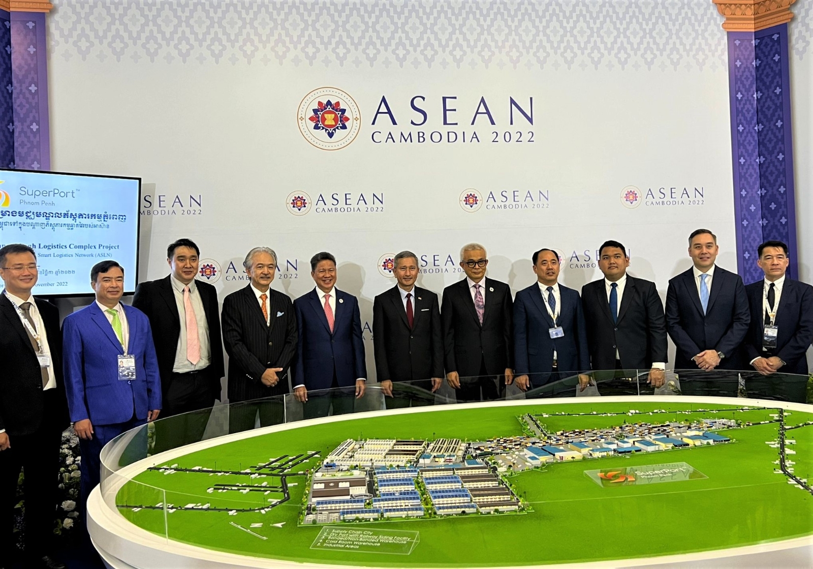 Group Photo of Guests-of-Honours Witnessing the Unveiling Ceremony of Phnom Penh Logistics Complex